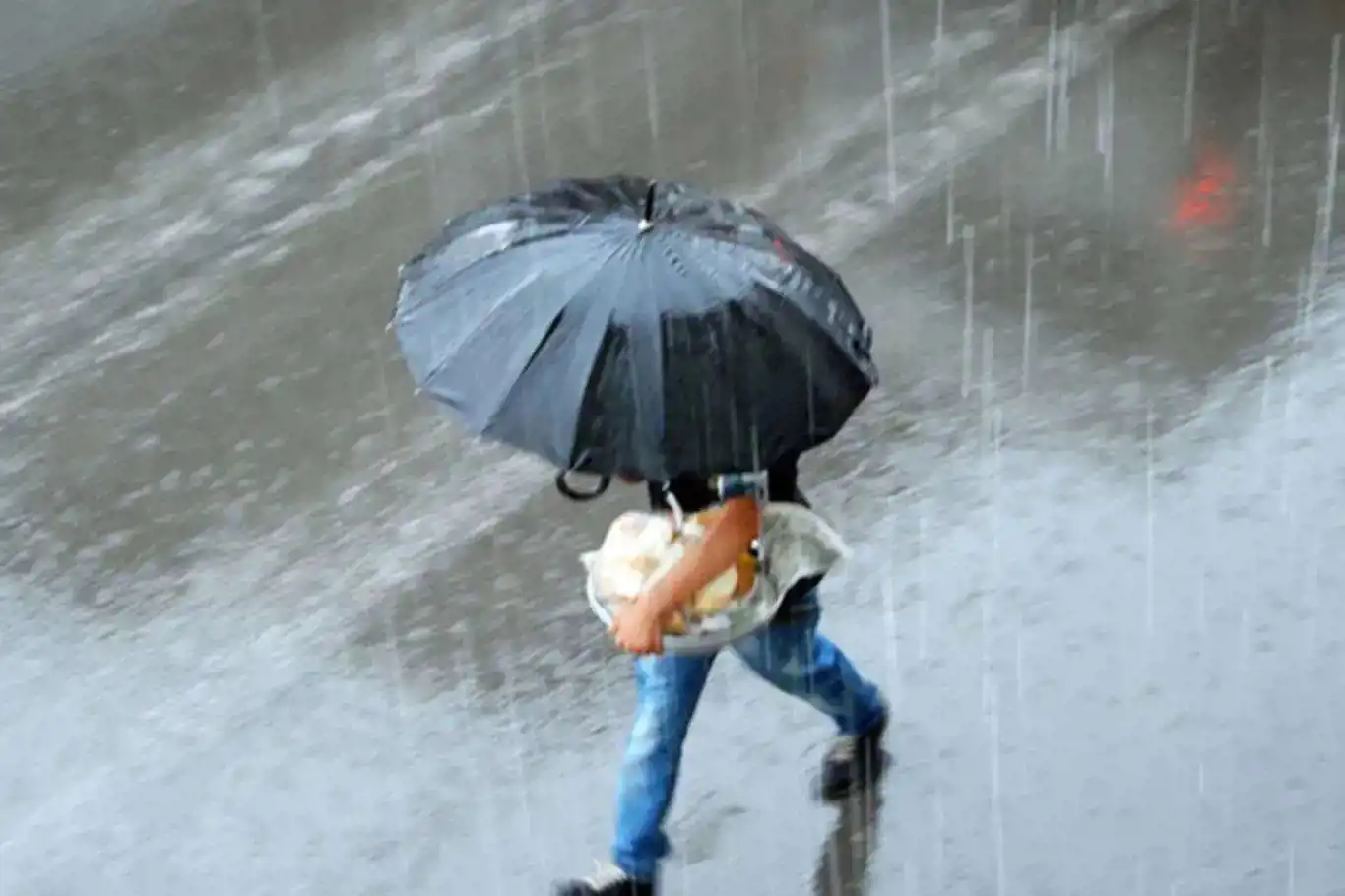Meteoroloji'den kuvvetli yağış ve fırtına uyarısı