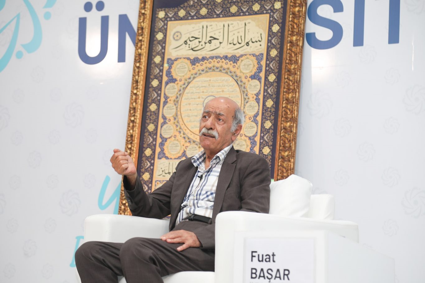 Hattat ve ebru sanatçısı Başar: İlimde ilerlemeyen sanatta da ilerleyemez
