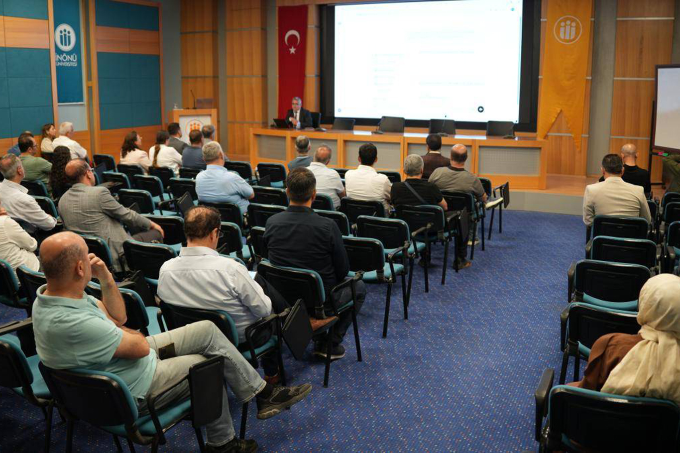 Malatya'da yönetici liderlik eğitim programında yapay zekâ ele alındı