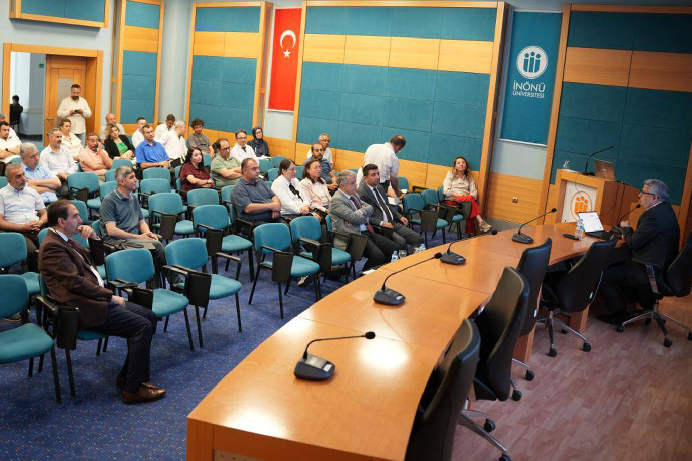 Malatya'da yönetici liderlik eğitim programında yapay zekâ ele alındı