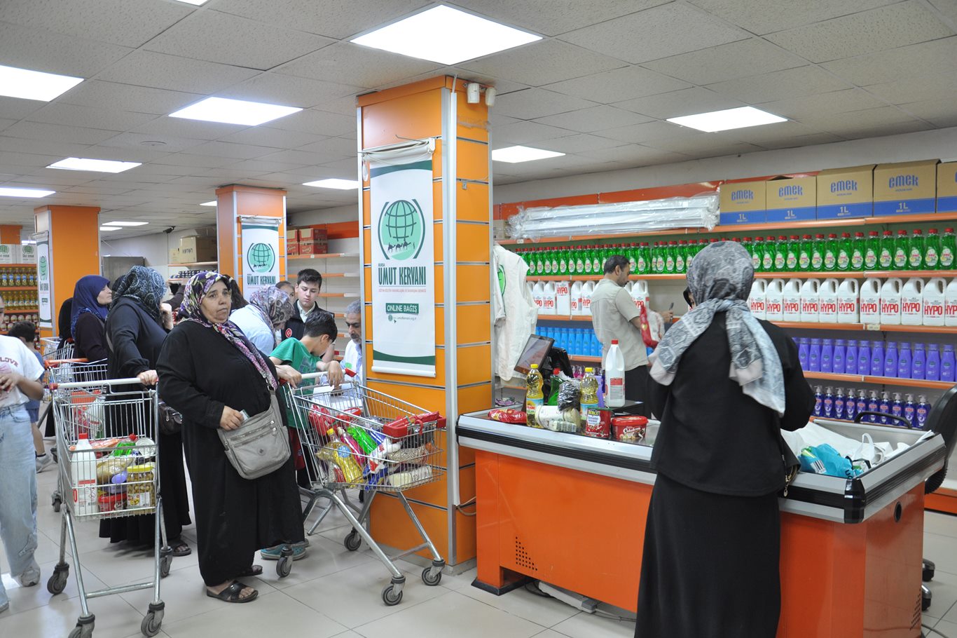 Bursa Umut Kervanı sosyal marketiyle yüzlerce ailenin ihtiyacını karşıladı