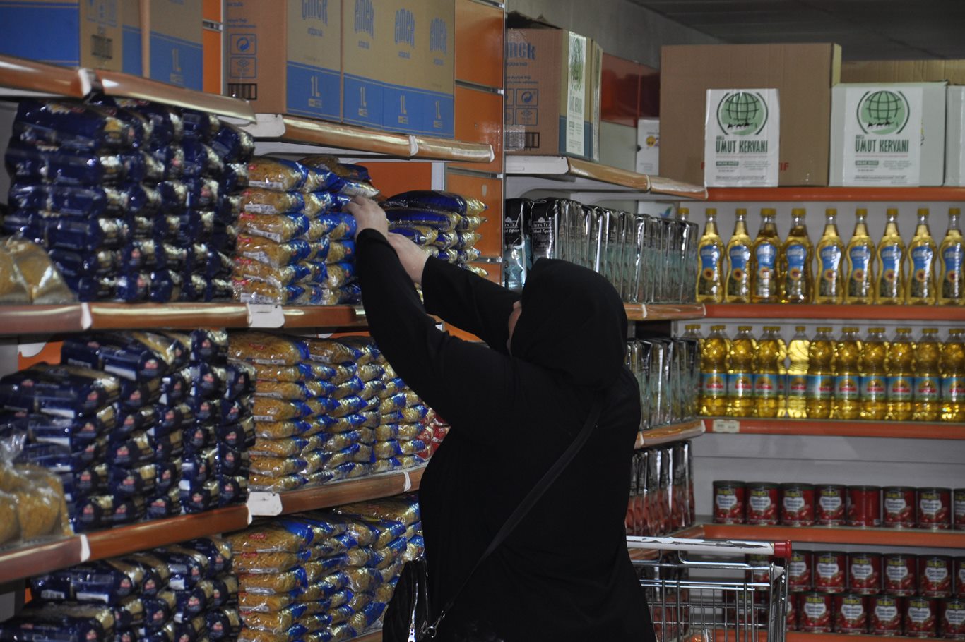 Bursa Umut Kervanı sosyal marketiyle yüzlerce ailenin ihtiyacını karşıladı