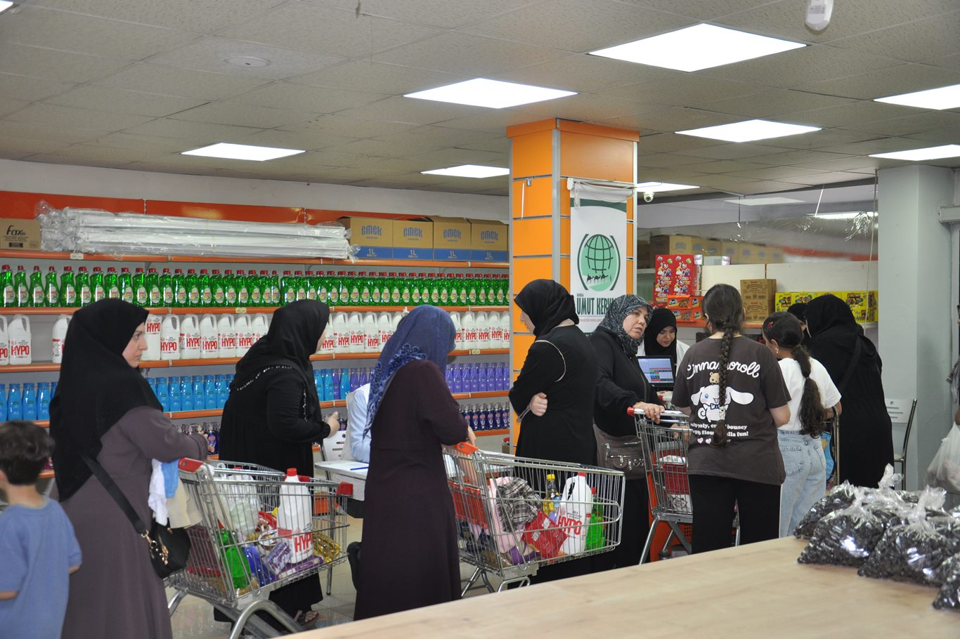 Bursa Umut Kervanı sosyal marketiyle yüzlerce ailenin ihtiyacını karşıladı