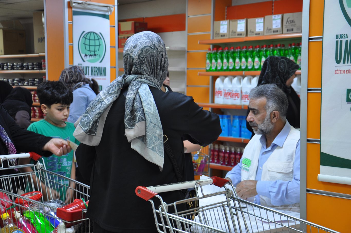 Bursa Umut Kervanı sosyal marketiyle yüzlerce ailenin ihtiyacını karşıladı