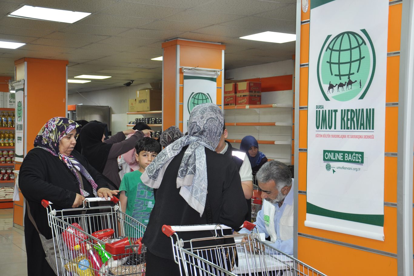 Bursa Umut Kervanı sosyal marketiyle yüzlerce ailenin ihtiyacını karşıladı