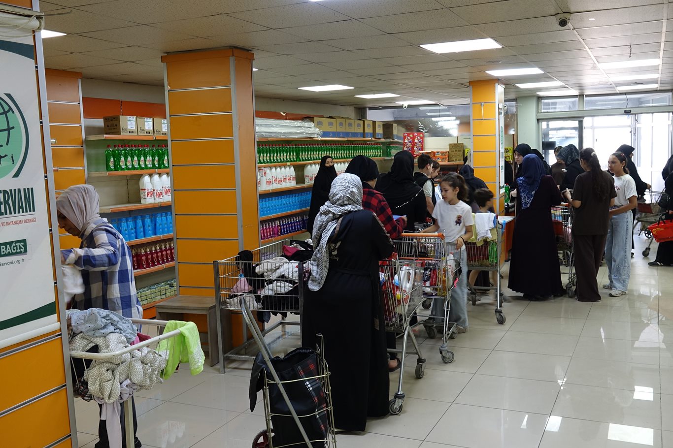Bursa Umut Kervanı sosyal marketiyle yüzlerce ailenin ihtiyacını karşıladı