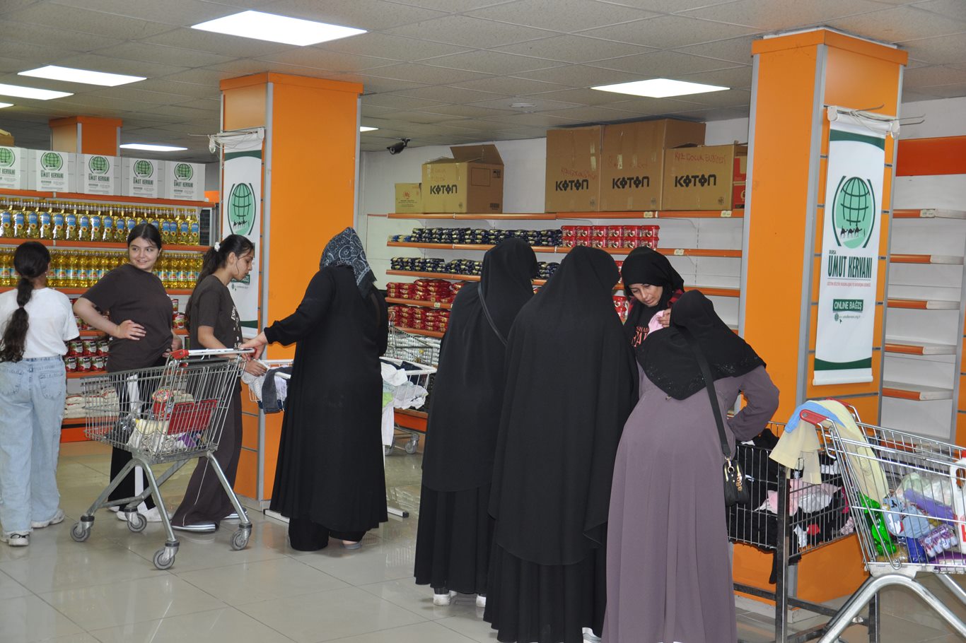Bursa Umut Kervanı sosyal marketiyle yüzlerce ailenin ihtiyacını karşıladı