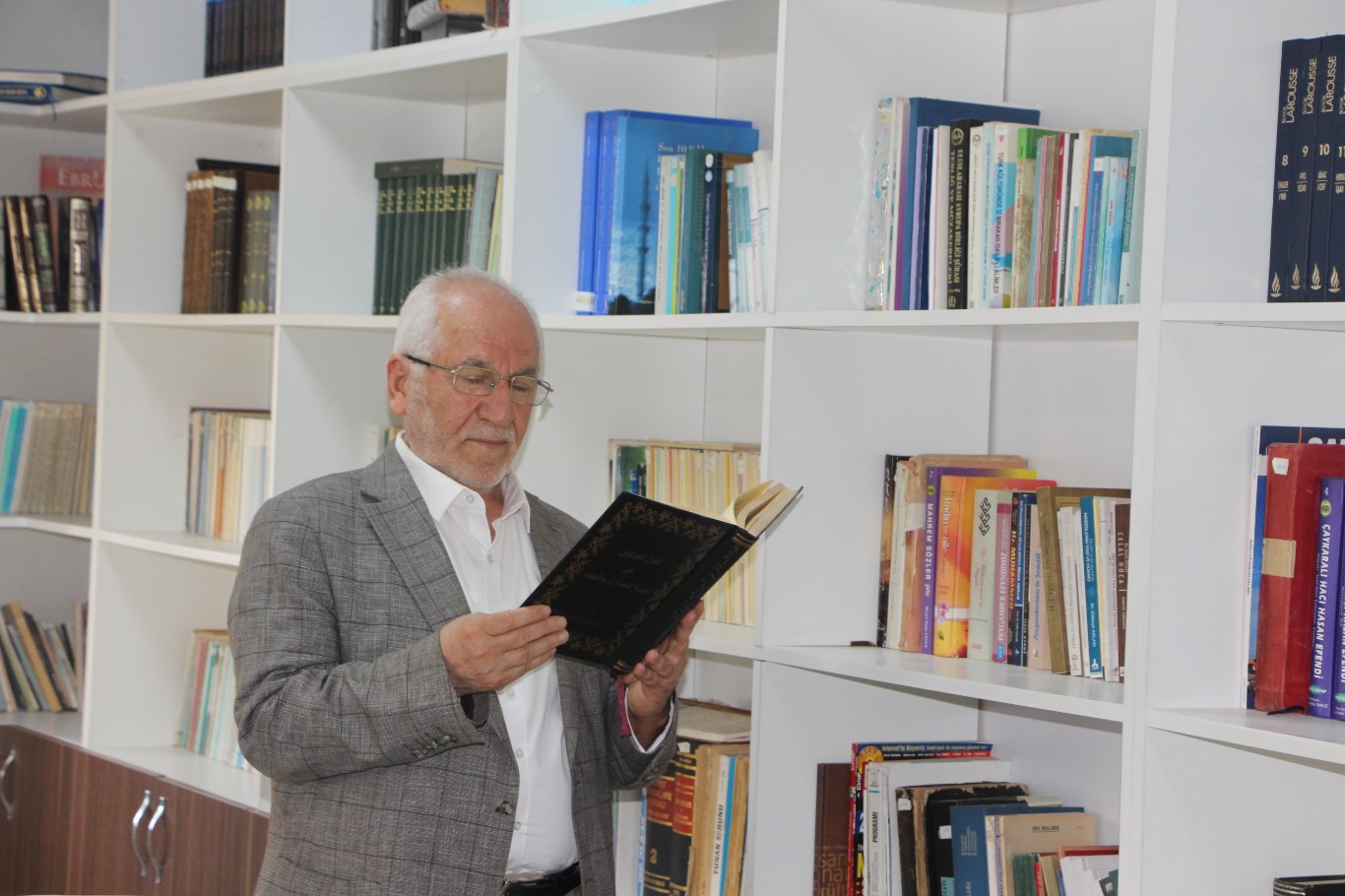 Emekli İmam Hatip Yenigün: Camiye giren herkes tesettüre ve cami adabına uymalıdır