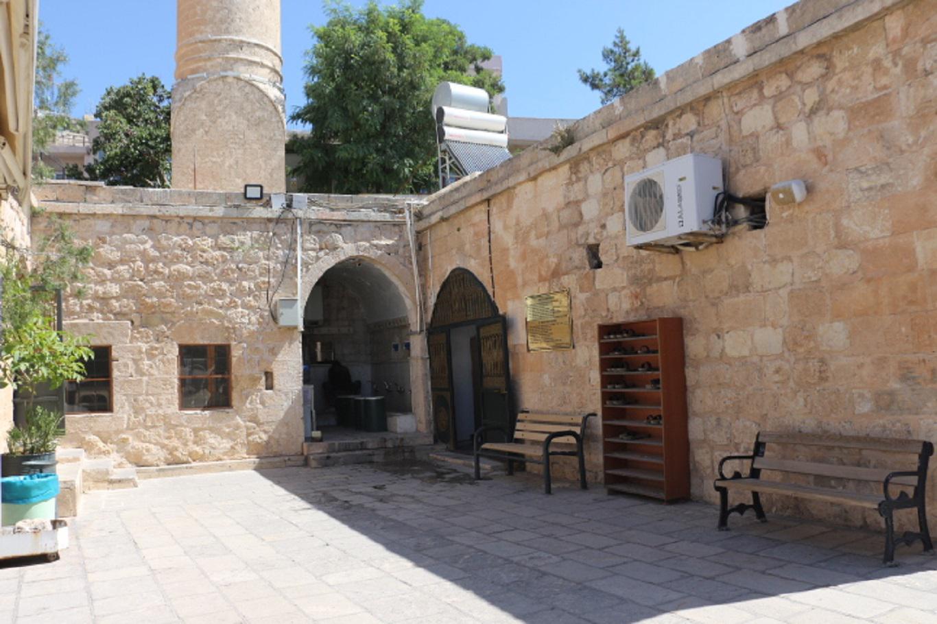 Emekli İmam Hatip Yenigün: Camiye giren herkes tesettüre ve cami adabına uymalıdır