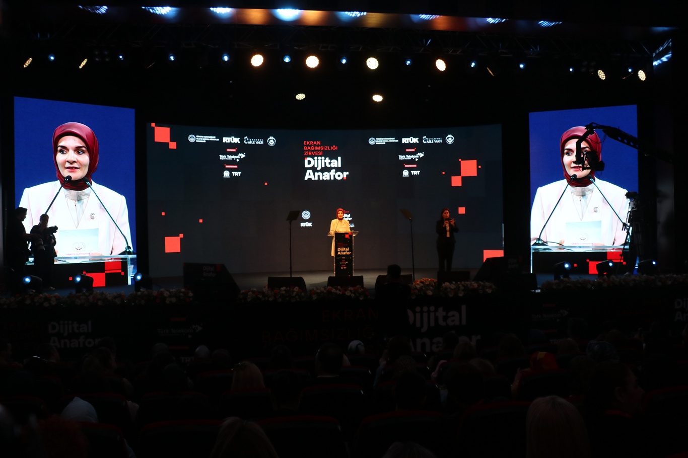 Bakan Göktaş: Esas mesele, teknolojiyi reddetmek değil fertlerin ve ailenin duygularını koruyabilmektir