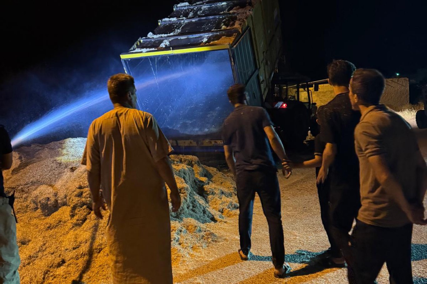 Mardin’de biçerdöverden çıkan kıvılcımların yol açtığı yangında 4 ton saman zarar gördü