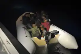 26 koçberên neqanûnî li beravên Îzmîrê hatin girtin