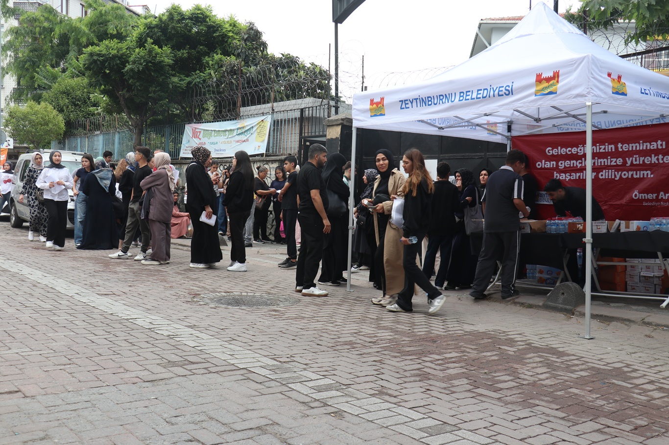 İstanbul'da 200 bin öğrenci için LGS heyecanı başladı