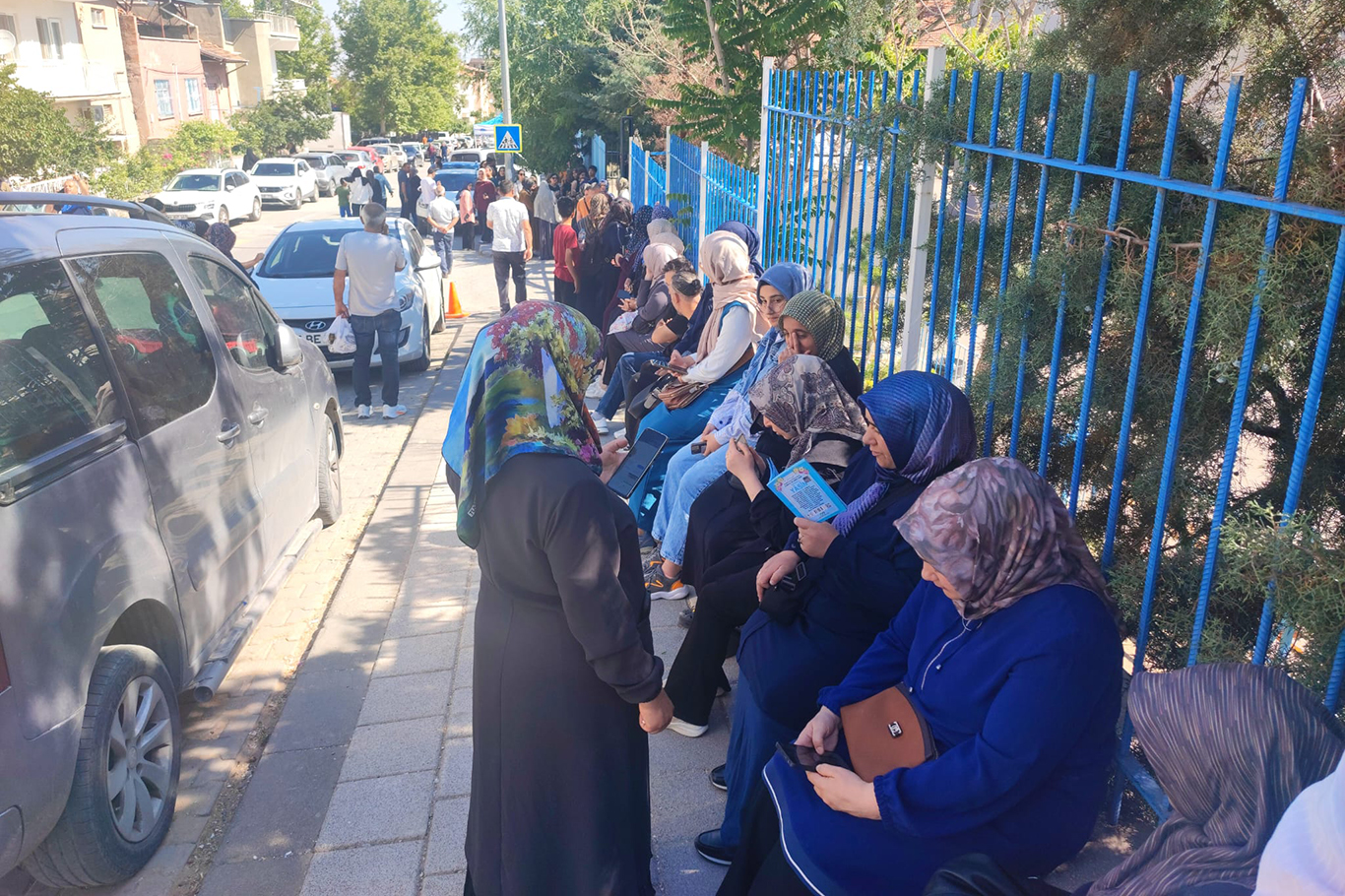 Öğrenciler sınavda, veliler duada