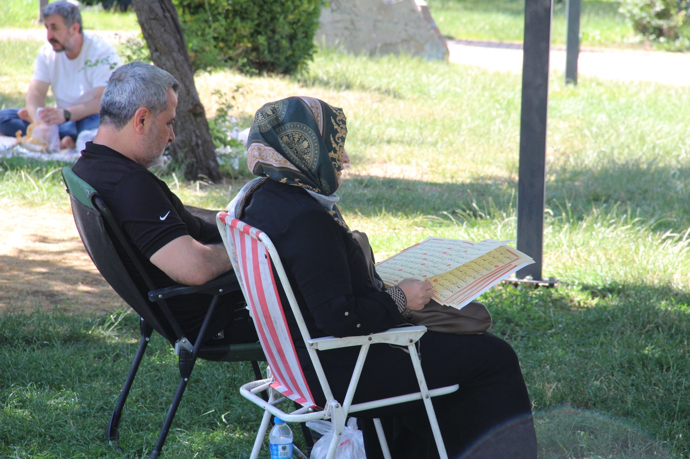 LGS heyecanı Batman'da yaşandı: Veliler umutla bekledi, çocukları için dua etti