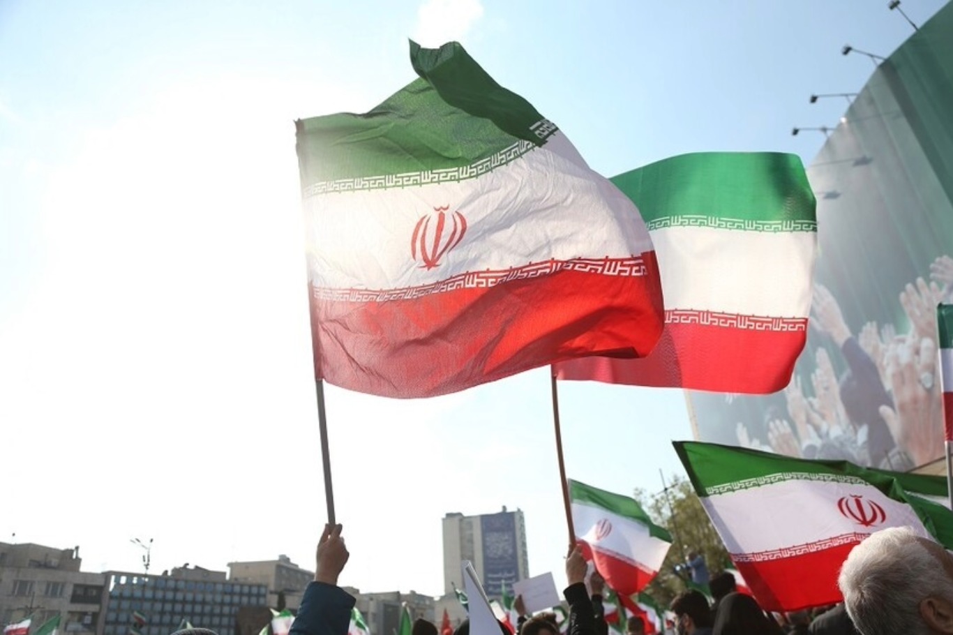إيران.. خامنئي يصدر عفواً عن 139 شخصاً محكوماً بالإعدام