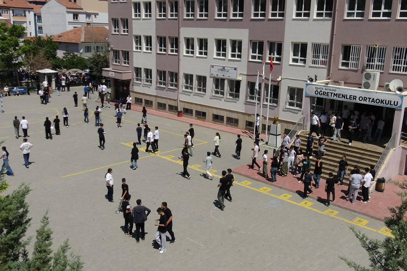 LGS'ye giren öğrenciler: Türkçe uzundu, matematik zorladı