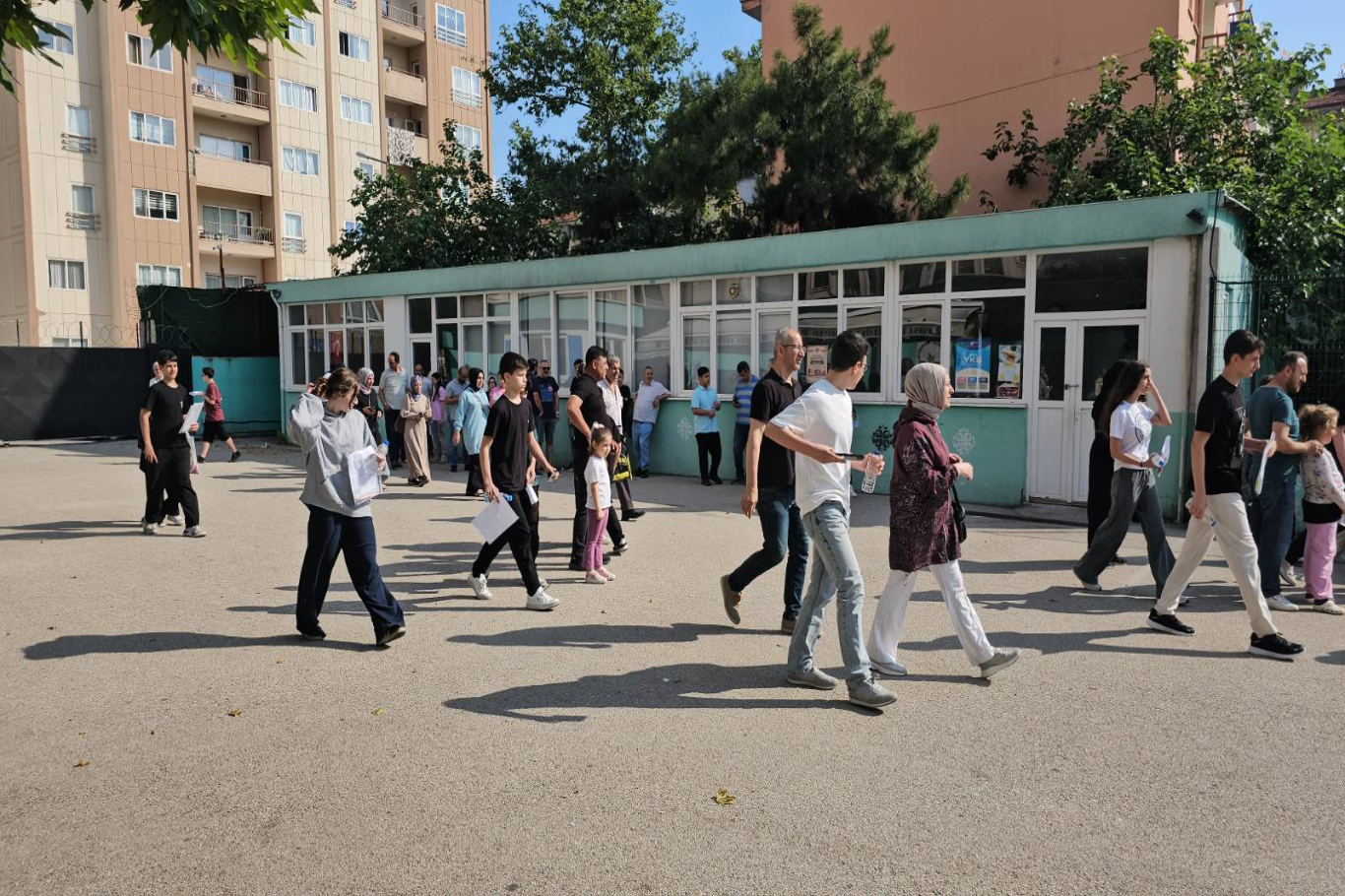 Velilerden öğrencilere moral: Başarı kadar mutluluk da önemli