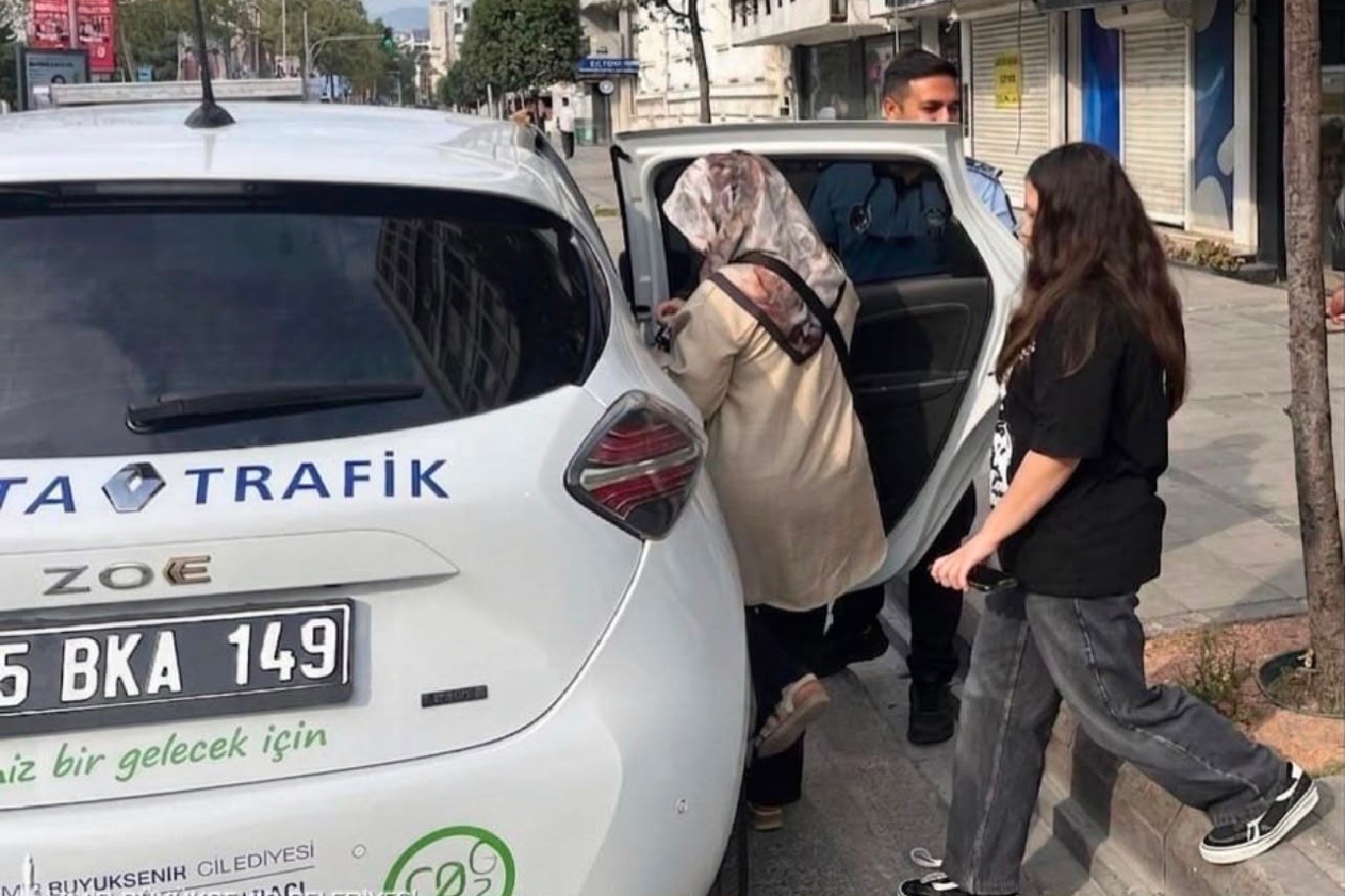 LGS'de geç kalan öğrencilerin yardımına zabıta ekipleri yetişti