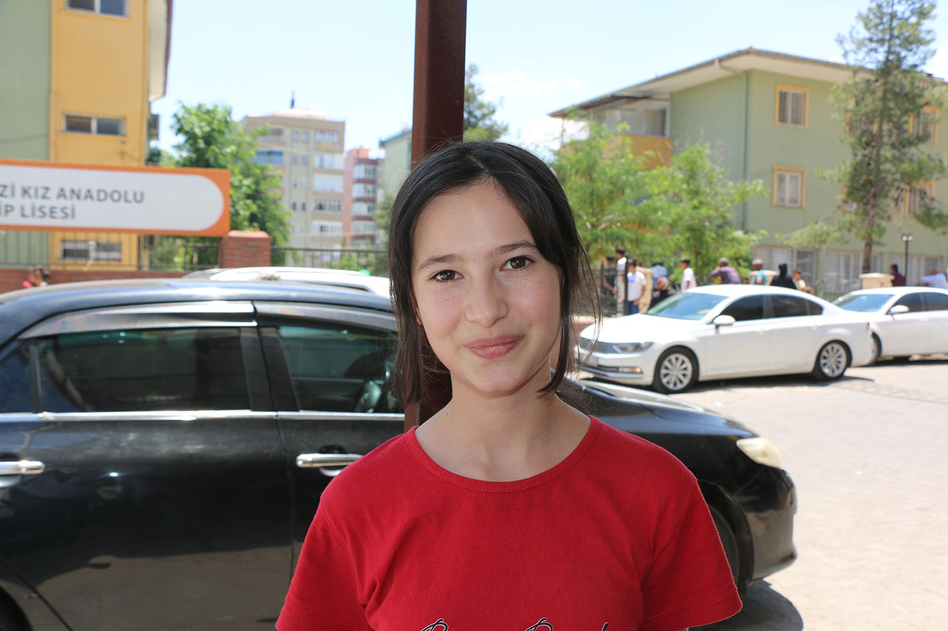 Şanlıurfa’da LGS heyecanı: Öğrenciler içeride, veliler dışarıda ter döktü