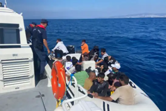 Aydın açıklarında 16 düzensiz göçmen ve 2 organitatör yaklandı