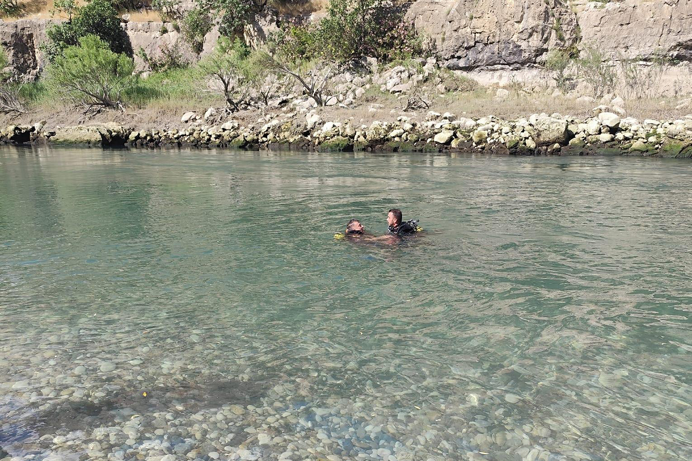 Boğulma tehlikesi geçiren ailesini kurtardı, kendisi hayatını kaybetti