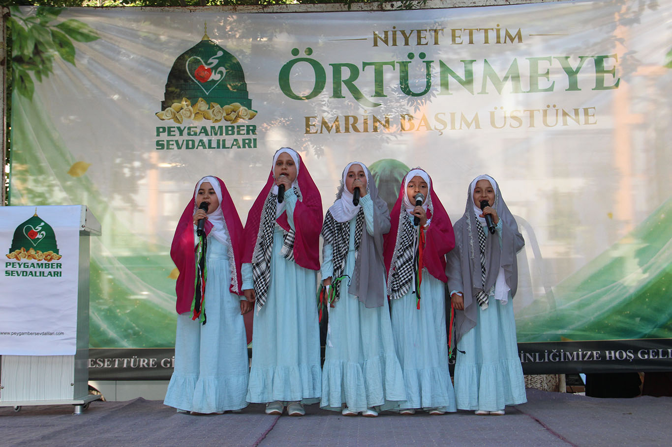 Batman'da anlamlı buluşma: Yüzlerce genç kız tesettüre girdi