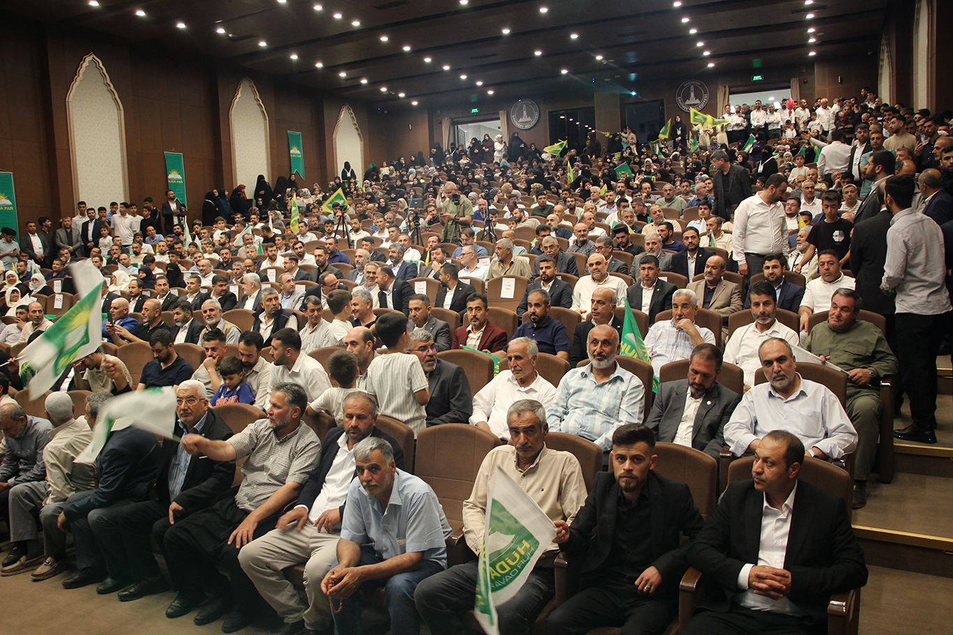 HÜDA PAR Şahinbey'de yeni dönem: Övet başkanlığa seçildi