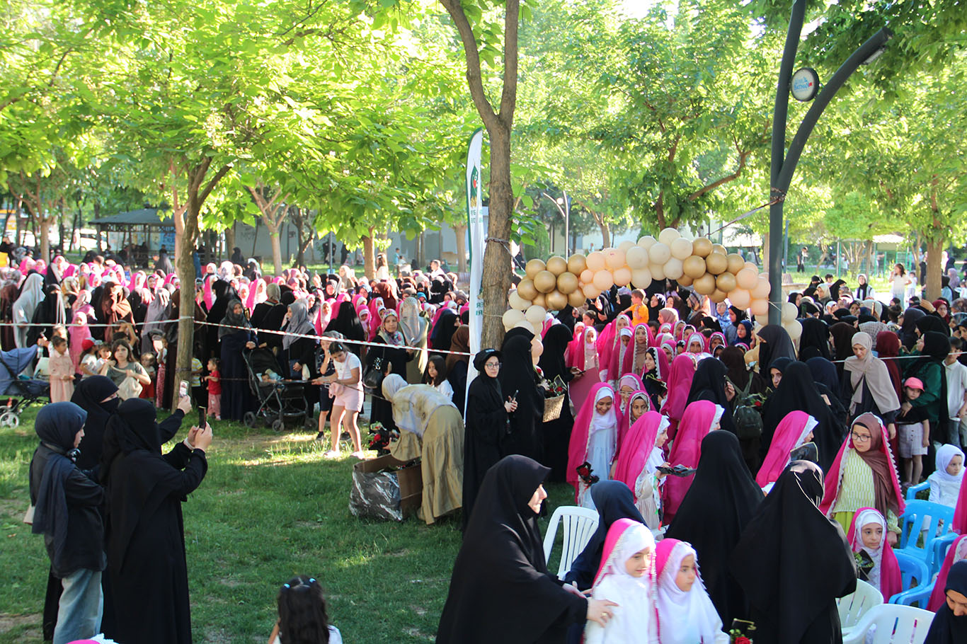 گردبوونەوەیەکی مانادار لە باتمان: سەدان کچی گەنج حیجابیان لەبەر کرد