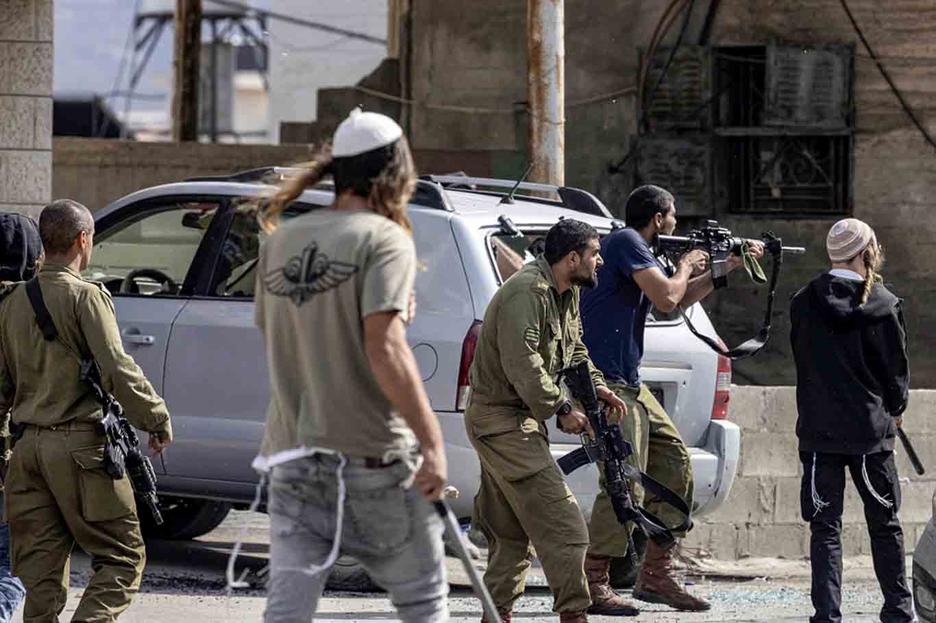 Israeli settlers attack Palestinian homes and mosque in Beit Ummar