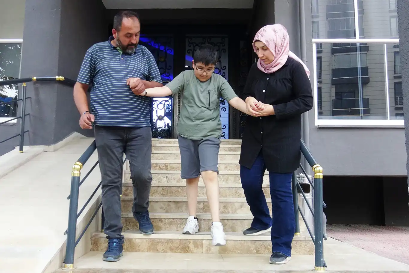 Yüreği yanık ailenin feryadı: Çocuğumuz gözümüzün önünde eriyor, lütfen yardım edin!