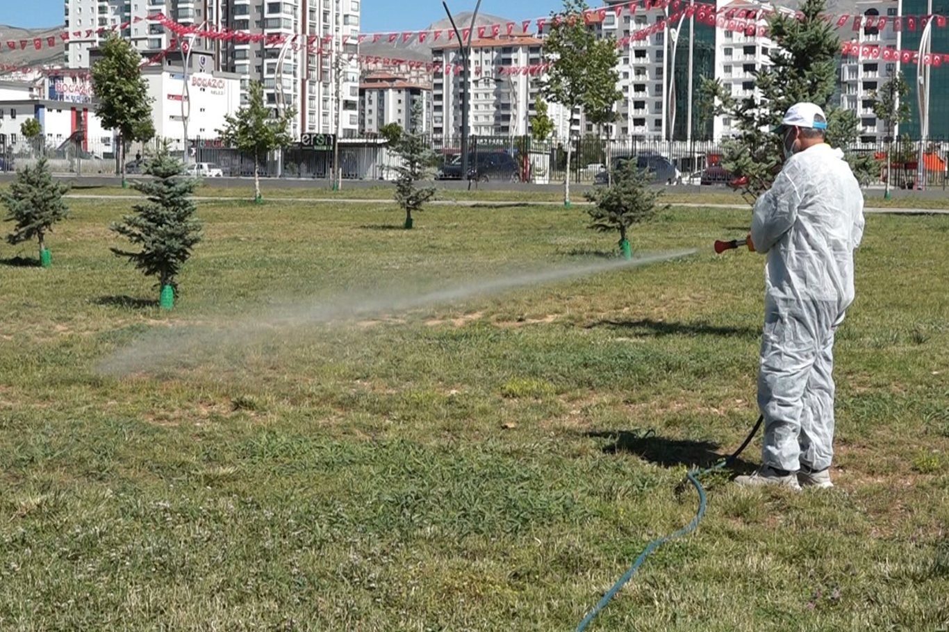 Malatya Büyükşehir Belediyesi'nden haşerelerle mücadele çalışması