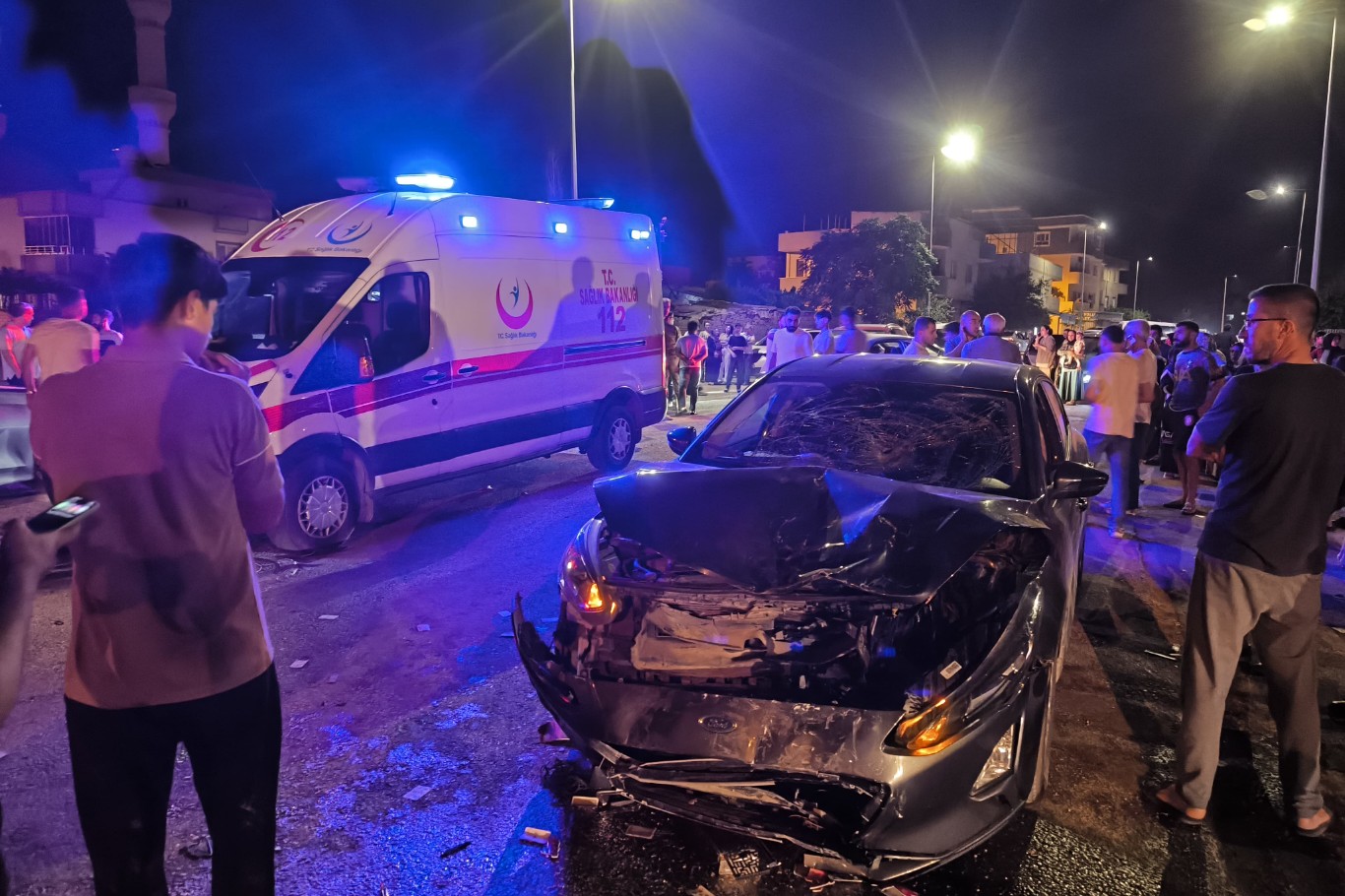 Mardin’de otomobil  ile motosiklete çarpıştı: 2 ağır yaralı 