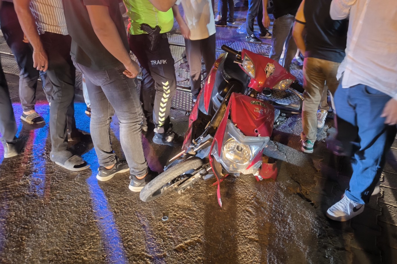Mardin’de otomobil  ile motosiklete çarpıştı: 2 ağır yaralı 