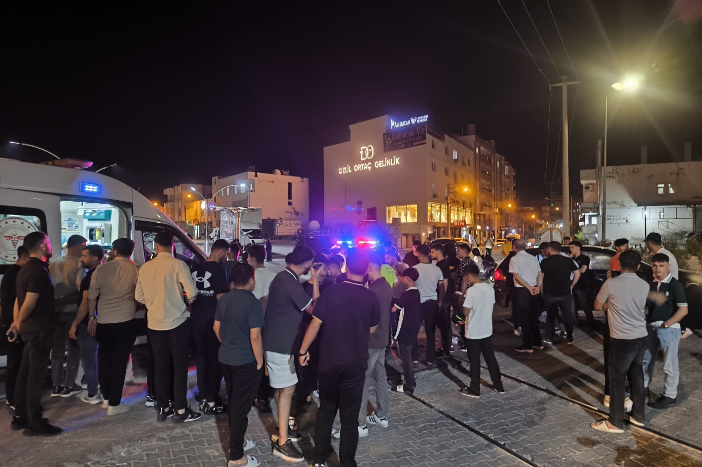 Mardin’de otomobil  ile motosiklete çarpıştı: 2 ağır yaralı 