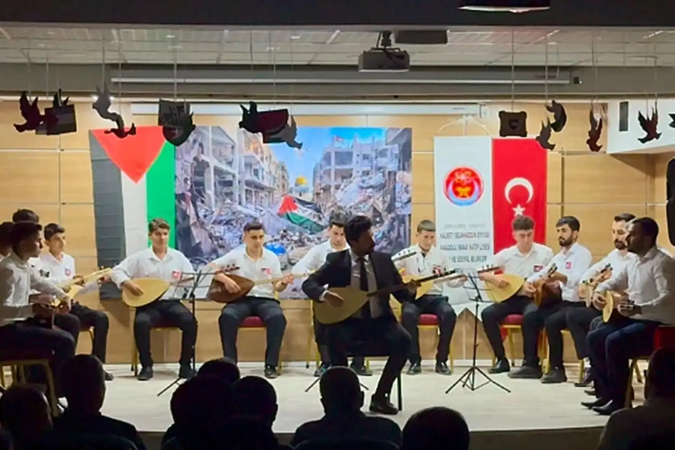 Halfetili öğrencilerden Gazze için yardım gecesi