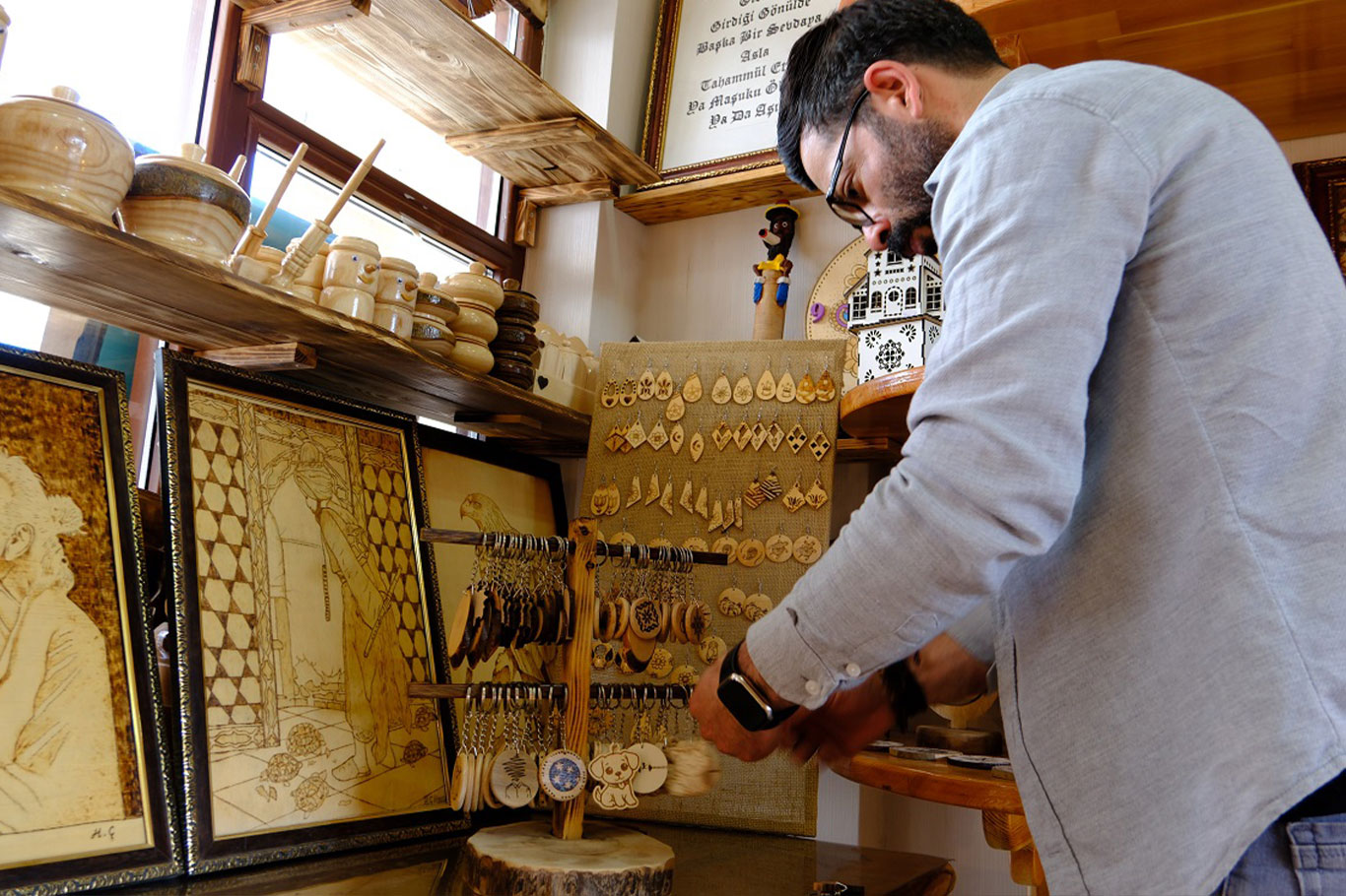 Van’da kuruyan ceviz ağaçları sanat eserine dönüşüyor