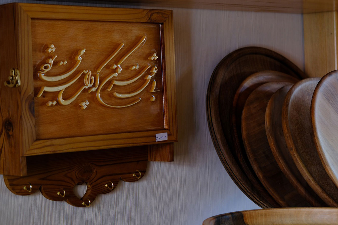 Van’da kuruyan ceviz ağaçları sanat eserine dönüşüyor