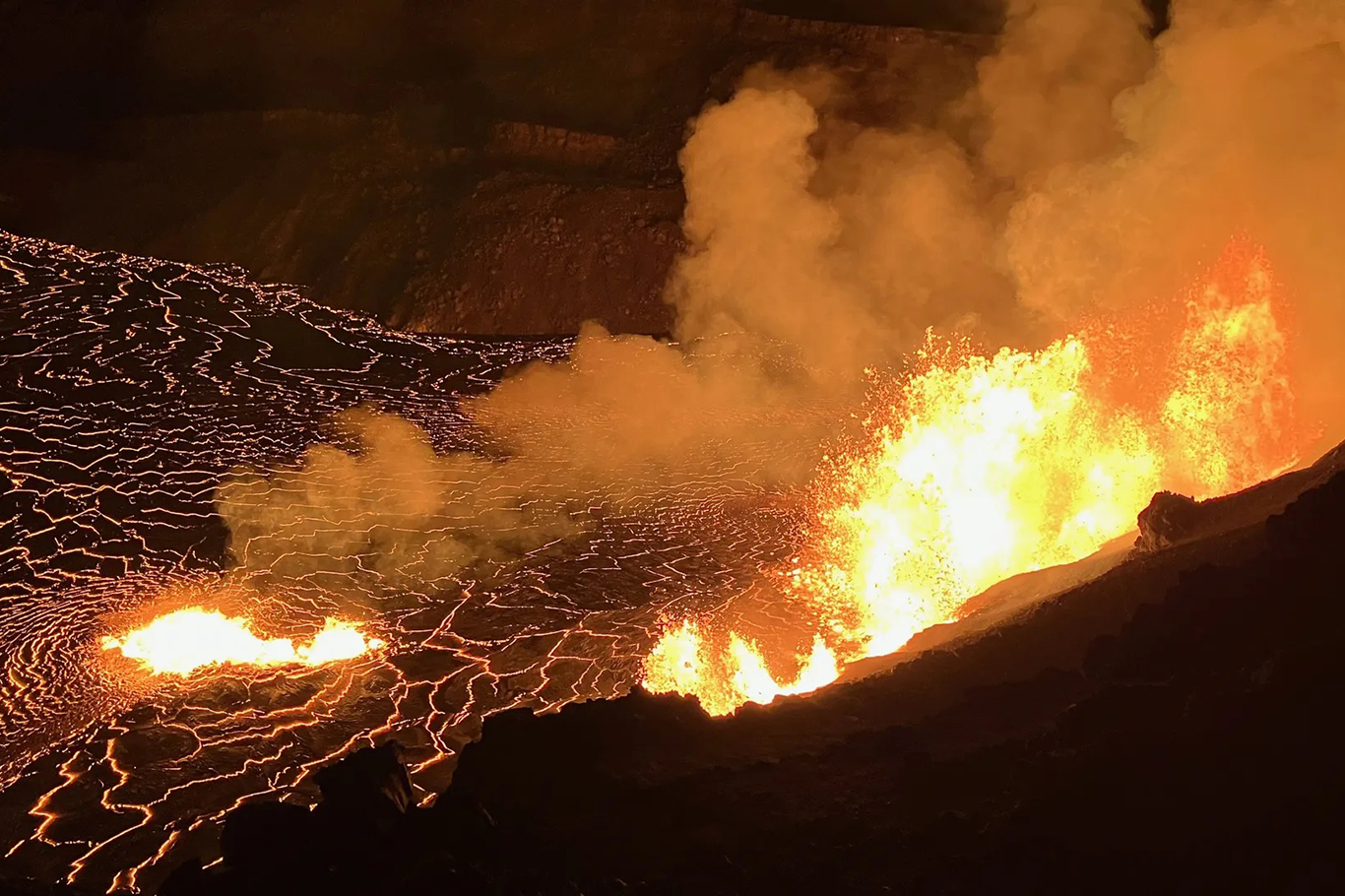 Büyük Okyanus’ta volkanik alarm: Fuego ve Kilauea yanardağlarında volkanik hareketlilik