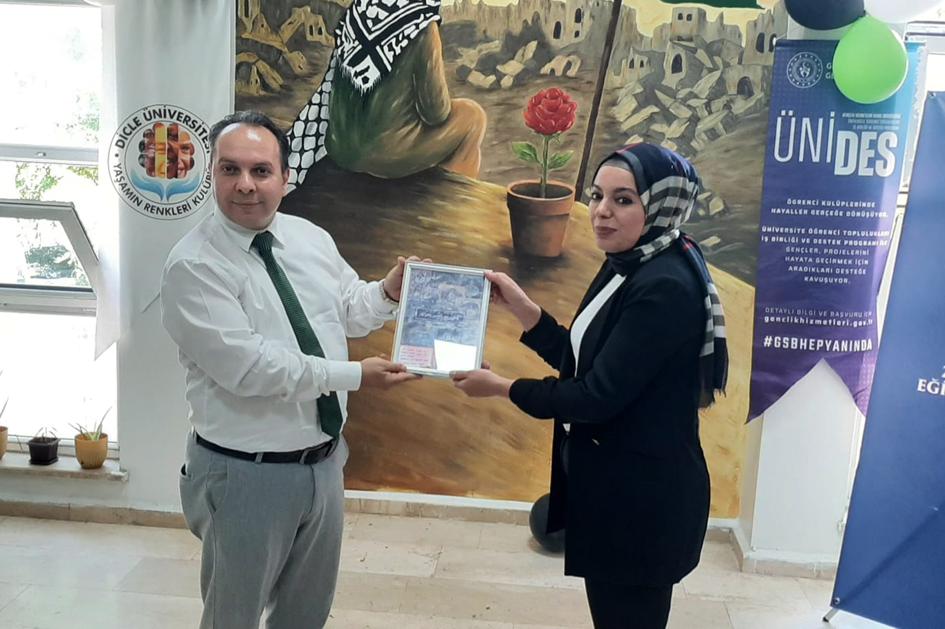 Dicle Üniversitesi’nde geri dönüşümden Filistin temalı anlamlı proje