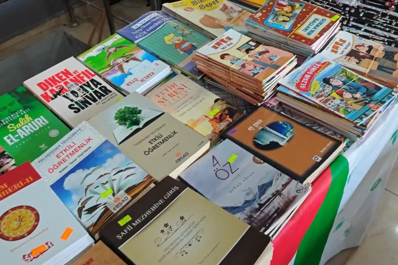 Muş Umut Kervanı'ndan ihtiyaç sahibi aileler yararına kermes