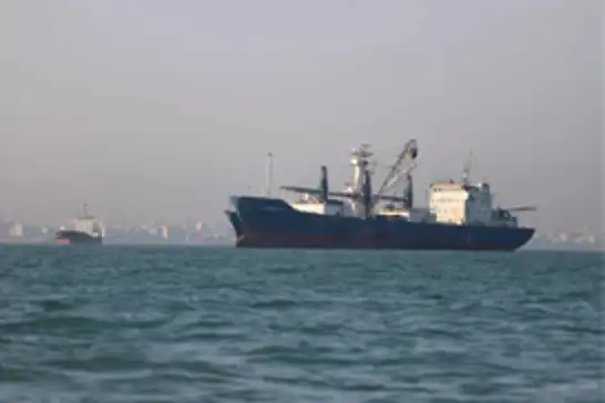النفط يهبط بأكثر من 3% بعد اتفاق إنهاء الحرب 
