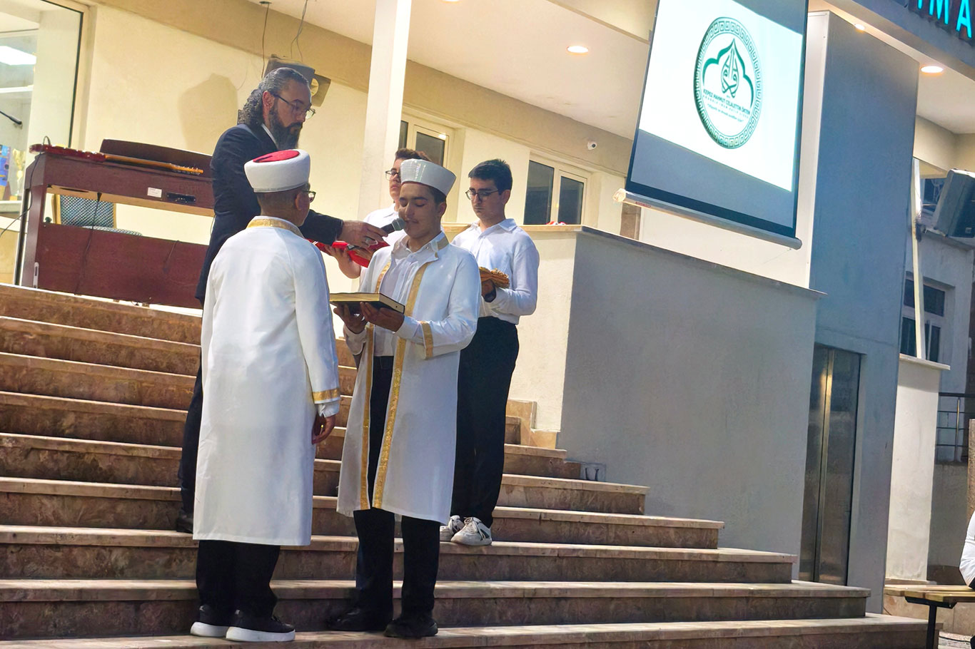 Antalya'da İmam Hatip öğrencilerinin mezuniyet heyecanı yaşandı