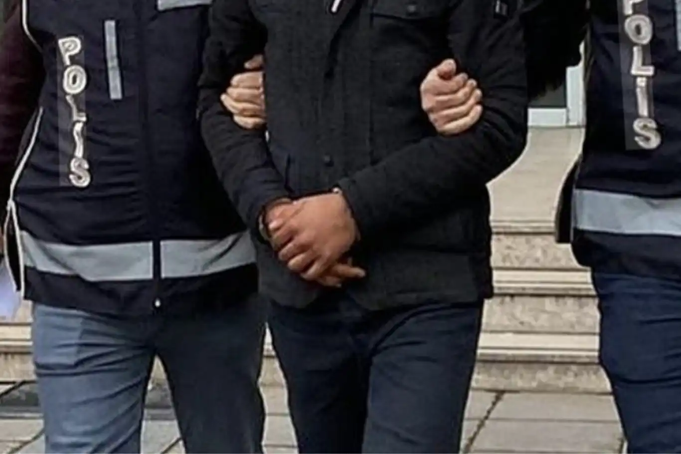 Karabağlar'da 34 yıl kesinleşmiş hapis cezasıyla aranan şahıs yakalandı