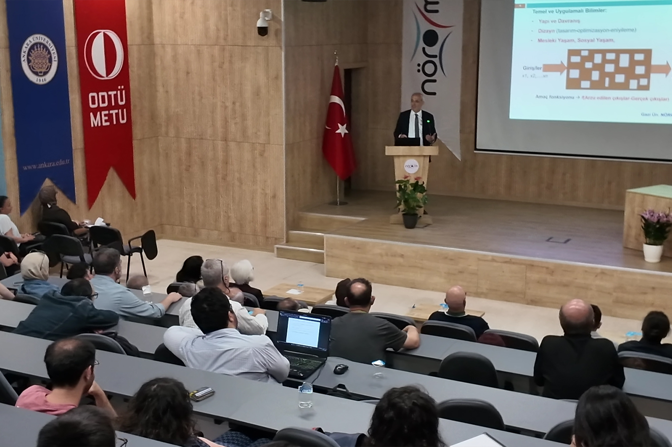 Arılardan ilham aldı, yapay zekâda yeni dönemin kapısını araladı