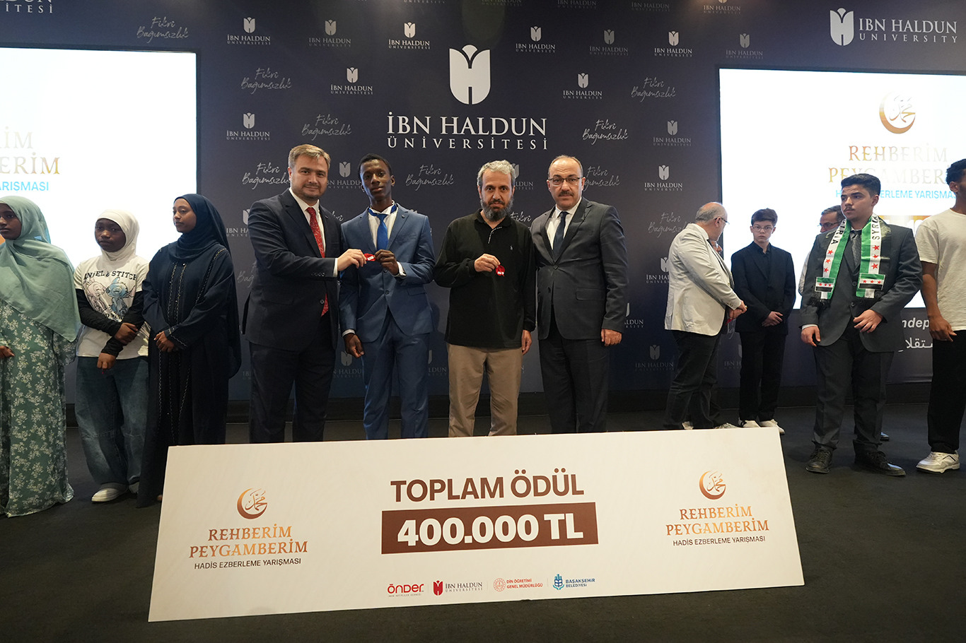 Rehberim Peygamberim Hadis Ezberleme Yarışması’nda 20 genç ödüllerin sahibi oldu