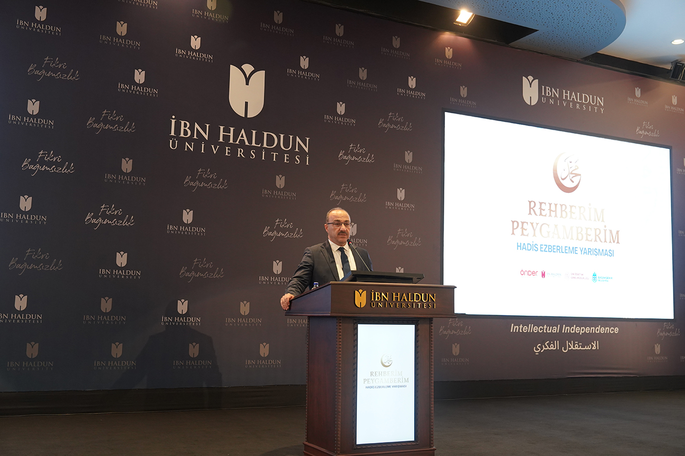 Rehberim Peygamberim Hadis Ezberleme Yarışması’nda 20 genç ödüllerin sahibi oldu