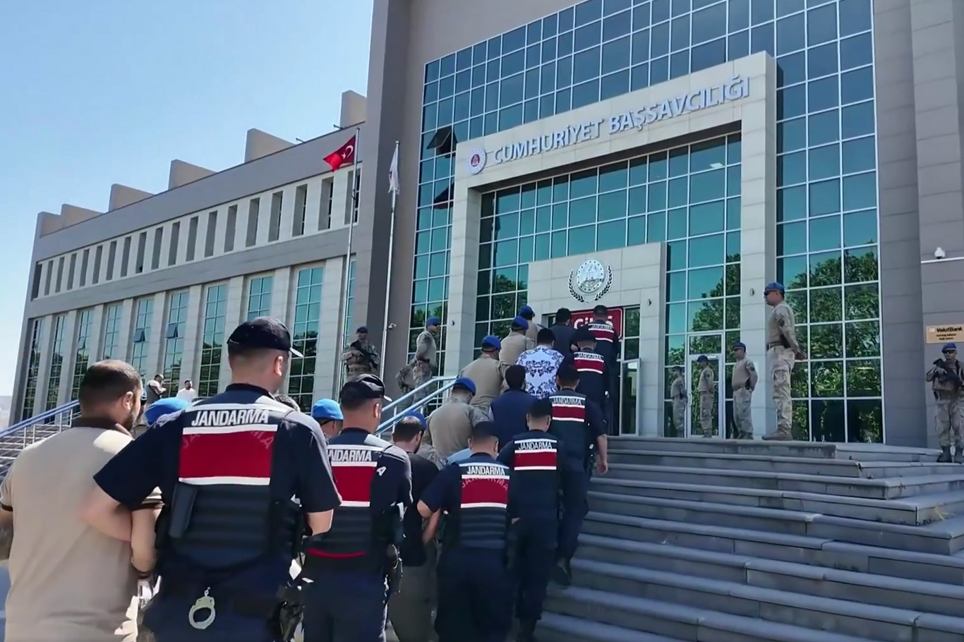 26 ilde DAİŞ operasyonu: 70 şüpheli yakalandı
