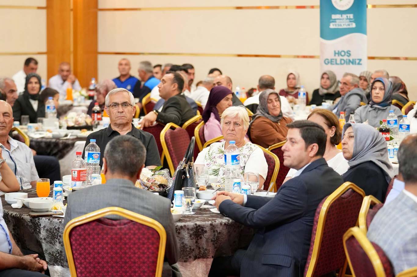 Yeşilyurt Belediyesinden mahalle muhtarlarına "babalar günü" vefası!