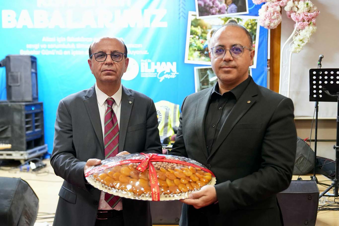 Yeşilyurt Belediyesinden mahalle muhtarlarına "babalar günü" vefası!